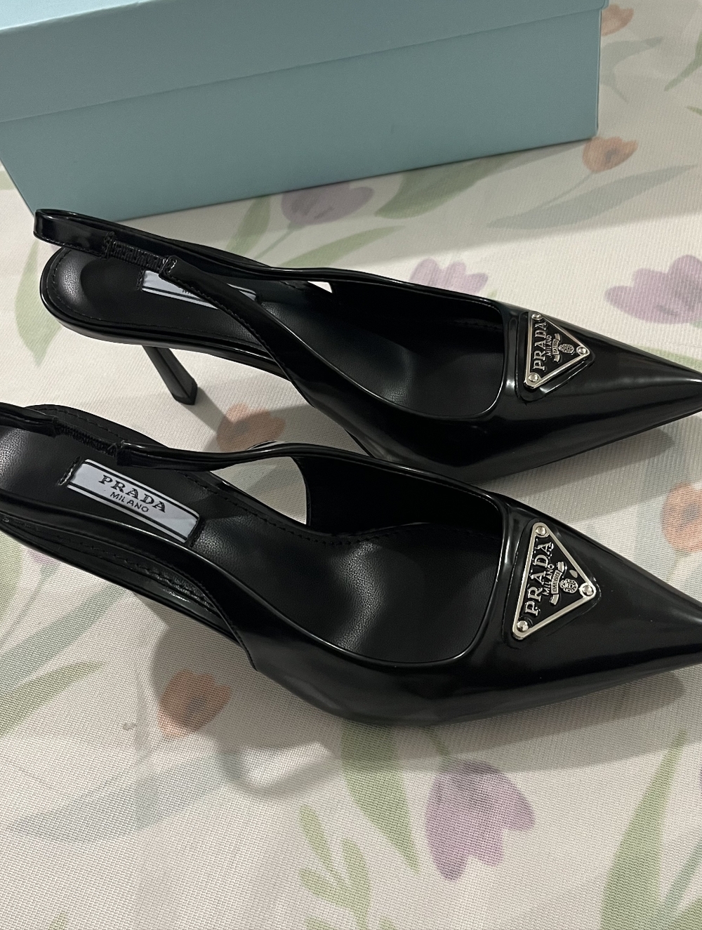 😘Prada Black Glossy Leather Pointed-Toe High Heels